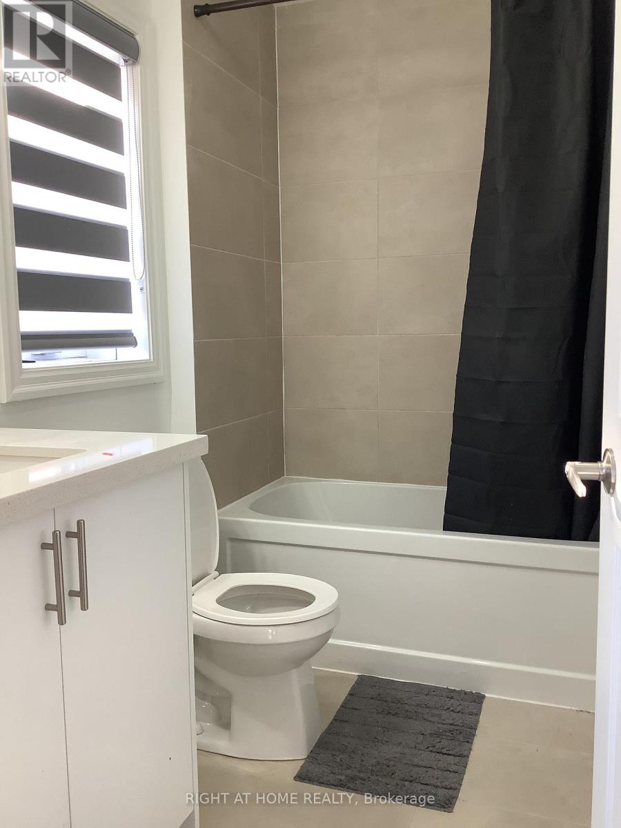 Upper - 14 Connell Drive, Georgina, Ontario  L4P 0J4 - Photo 17 - N12788698