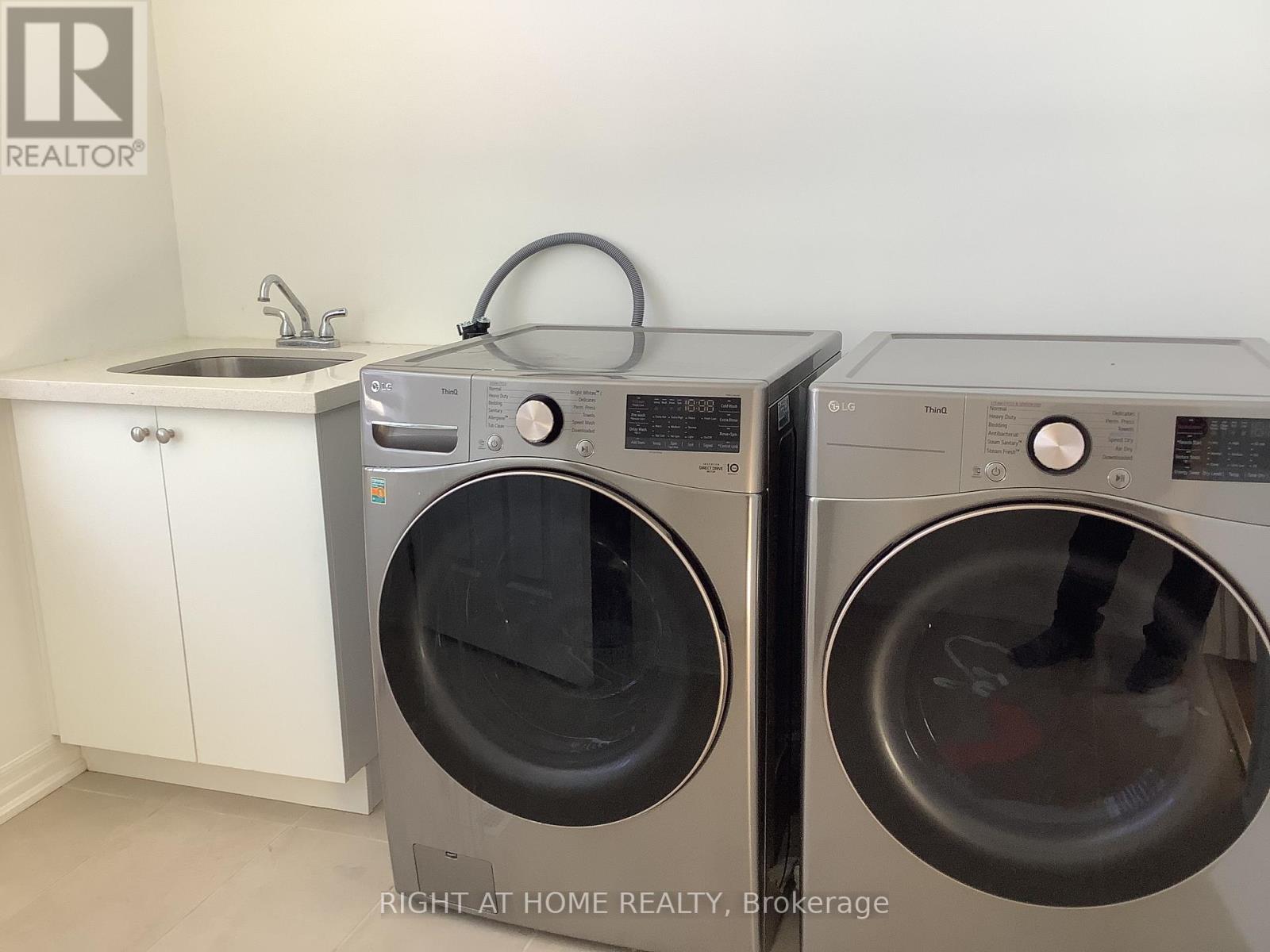 Upper - 14 Connell Drive, Georgina, Ontario  L4P 0J4 - Photo 19 - N12788698