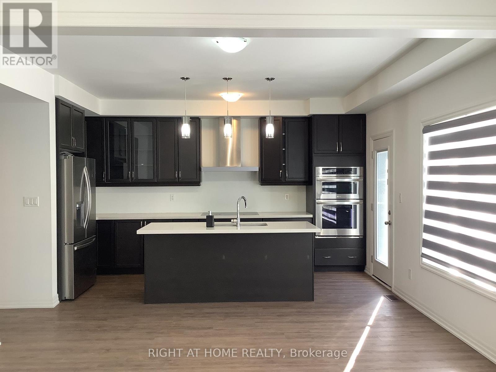 Upper - 14 Connell Drive, Georgina, Ontario  L4P 0J4 - Photo 2 - N12788698