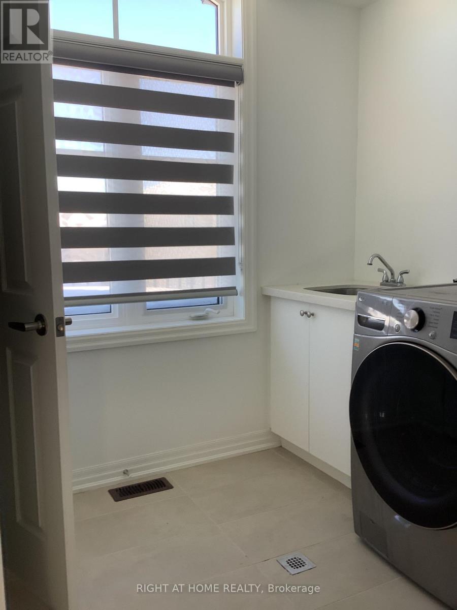 Upper - 14 Connell Drive, Georgina, Ontario  L4P 0J4 - Photo 20 - N12788698