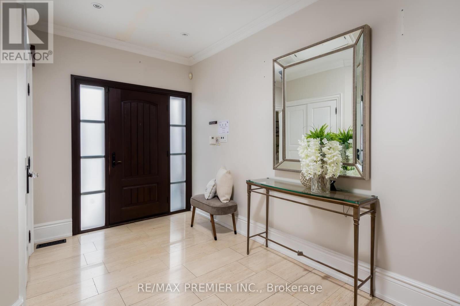 128 Clarence Street, Vaughan, Ontario  L4L 1L3 - Photo 3 - N12788706