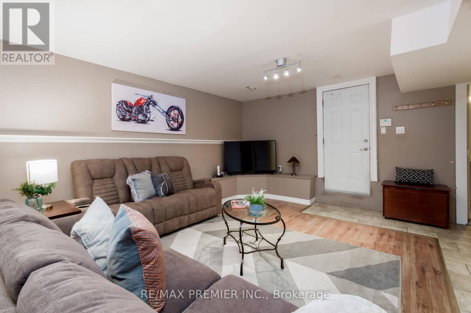 128 Clarence Street, Vaughan, Ontario  L4L 1L3 - Photo 35 - N12788706