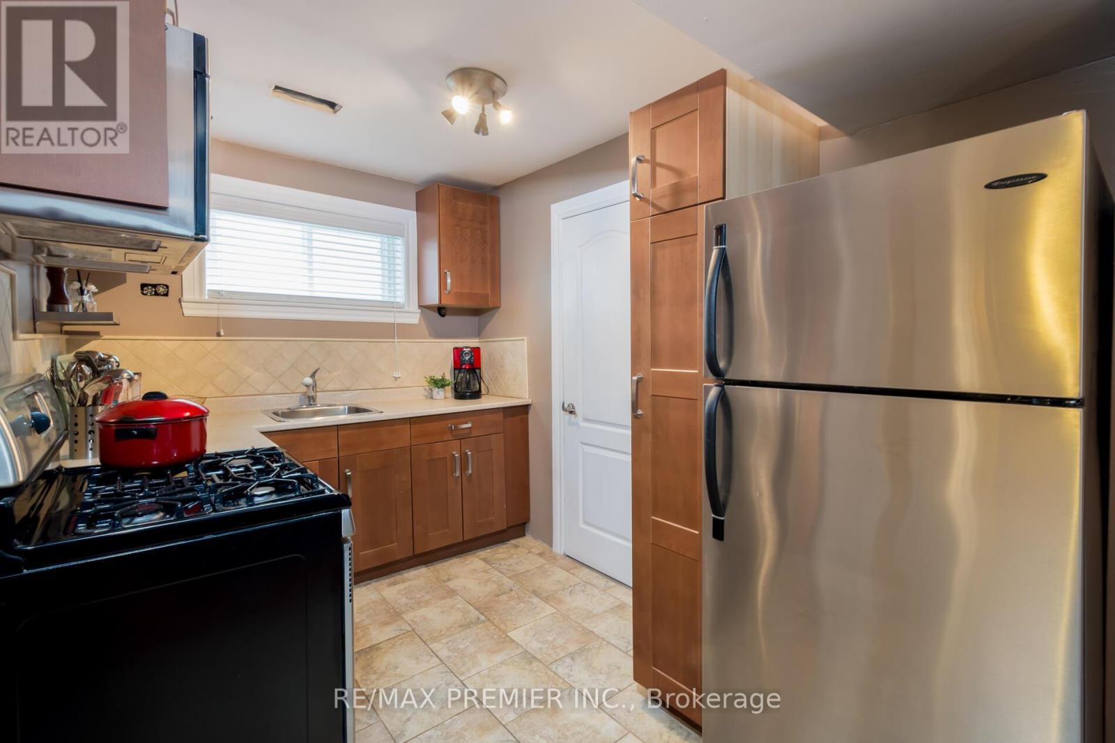 128 Clarence Street, Vaughan, Ontario  L4L 1L3 - Photo 37 - N12788706