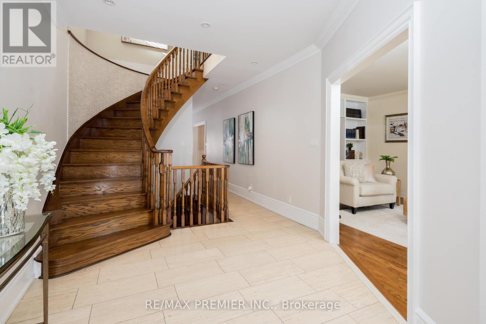 128 Clarence Street, Vaughan, Ontario  L4L 1L3 - Photo 4 - N12788706