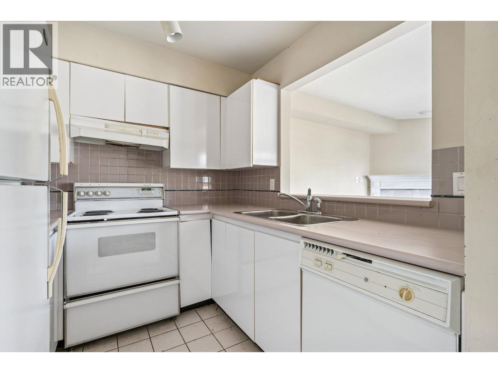 Listing Picture 13 of 23 : 304 1989 W 1ST AVENUE, Vancouver / 溫哥華 - 魯藝地產 Yvonne Lu Group - MLS Medallion Club Member