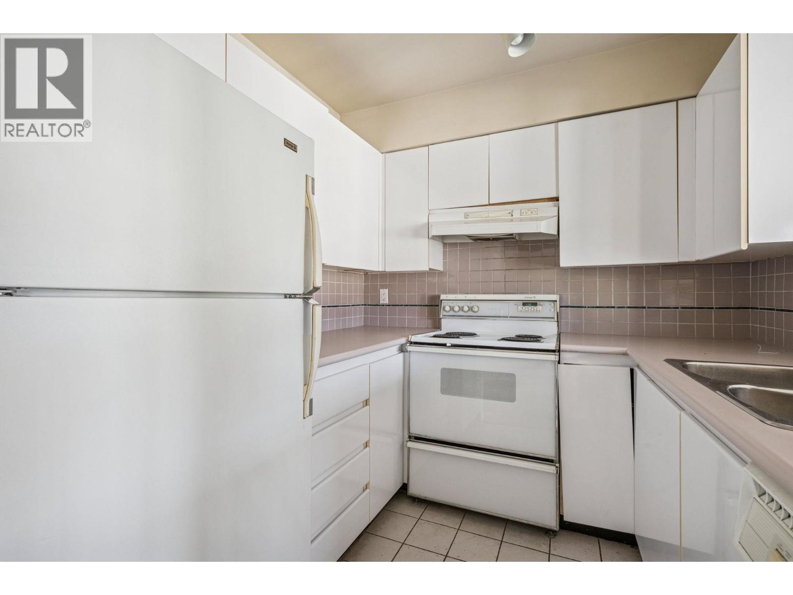 Listing Picture 14 of 23 : 304 1989 W 1ST AVENUE, Vancouver / 溫哥華 - 魯藝地產 Yvonne Lu Group - MLS Medallion Club Member