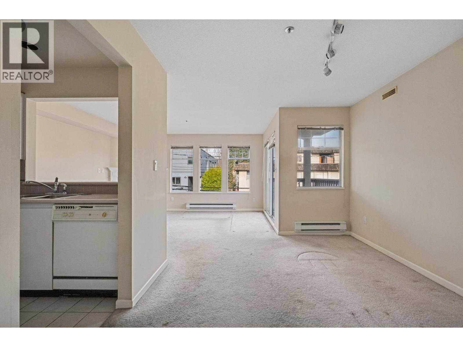 Listing Picture 10 of 23 : 304 1989 W 1ST AVENUE, Vancouver / 溫哥華 - 魯藝地產 Yvonne Lu Group - MLS Medallion Club Member