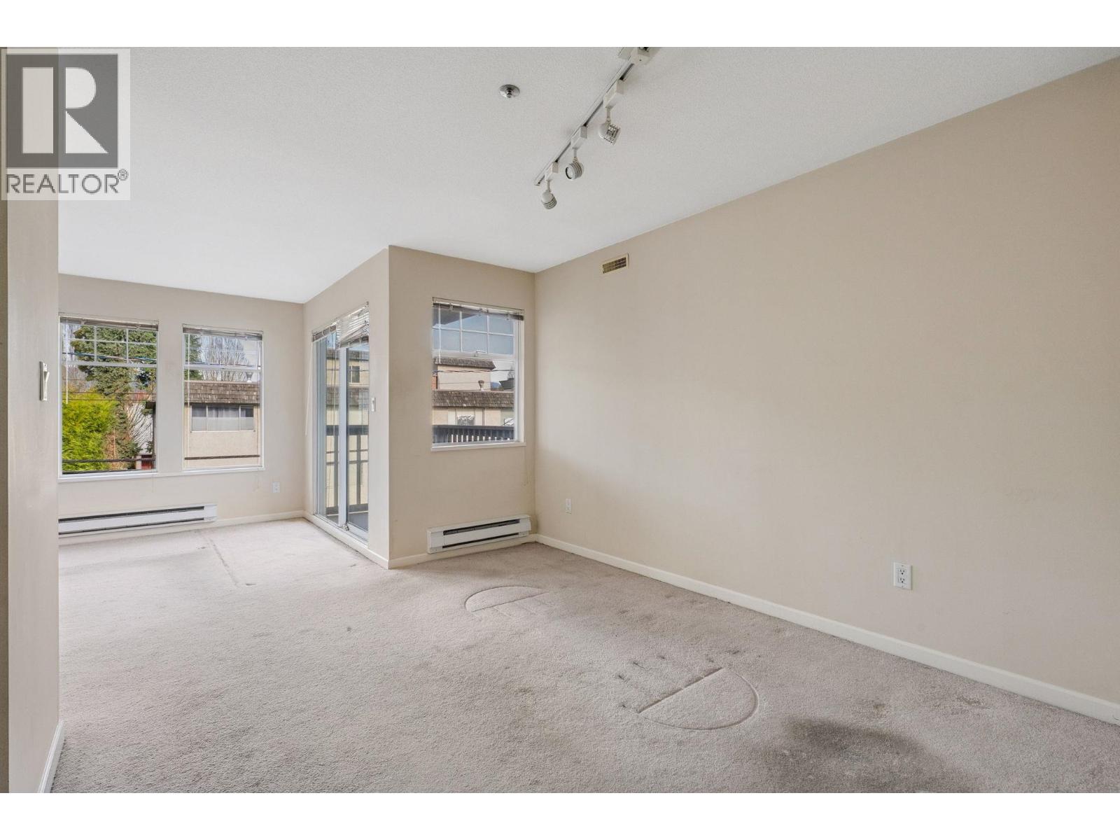 Listing Picture 11 of 23 : 304 1989 W 1ST AVENUE, Vancouver / 溫哥華 - 魯藝地產 Yvonne Lu Group - MLS Medallion Club Member