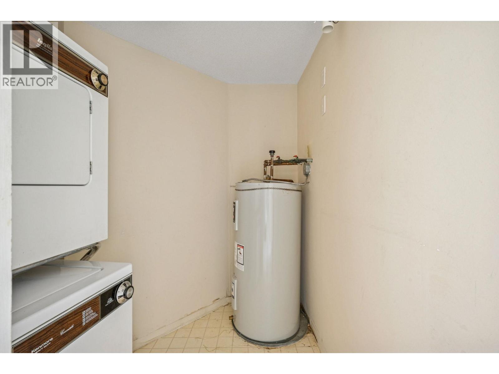 Listing Picture 21 of 23 : 304 1989 W 1ST AVENUE, Vancouver / 溫哥華 - 魯藝地產 Yvonne Lu Group - MLS Medallion Club Member