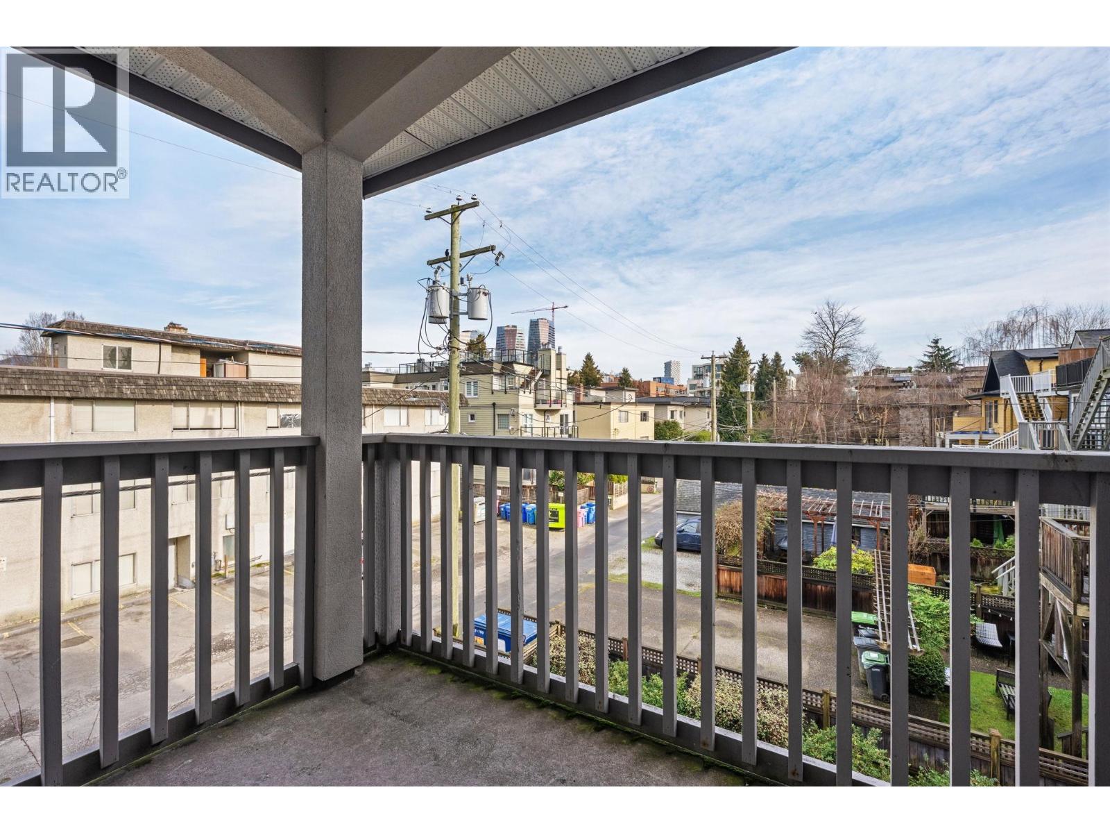 Listing Picture 22 of 23 : 304 1989 W 1ST AVENUE, Vancouver / 溫哥華 - 魯藝地產 Yvonne Lu Group - MLS Medallion Club Member