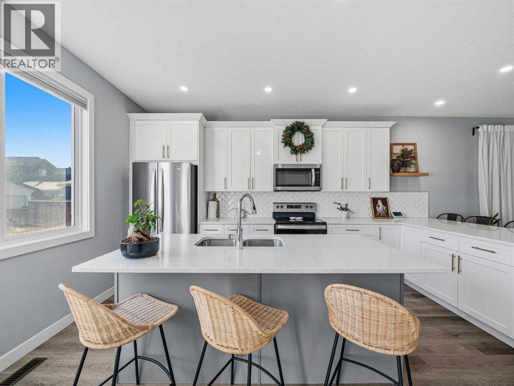 124 Highview Gate Se, Balzac, Alberta  T4A 3L6 - Photo 3 - A2282760