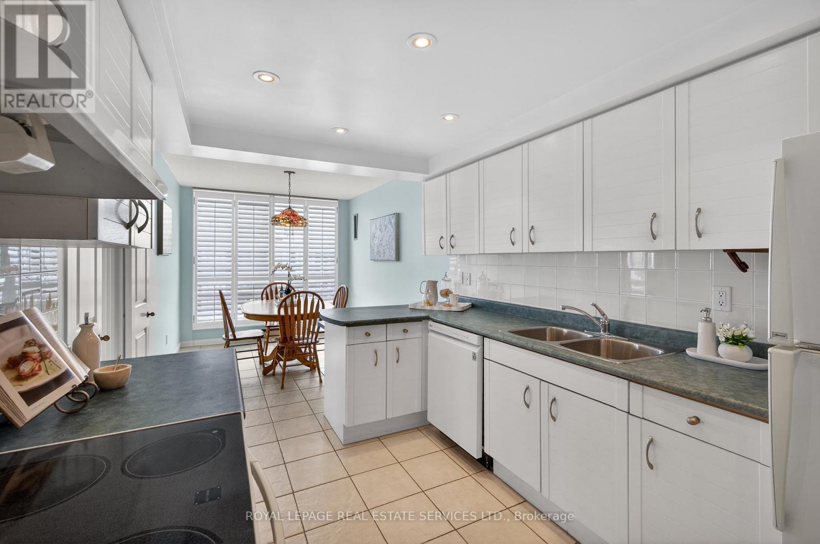 1601 - 2180 Marine Drive, Oakville, Ontario  L6L 5V2 - Photo 10 - W12788716