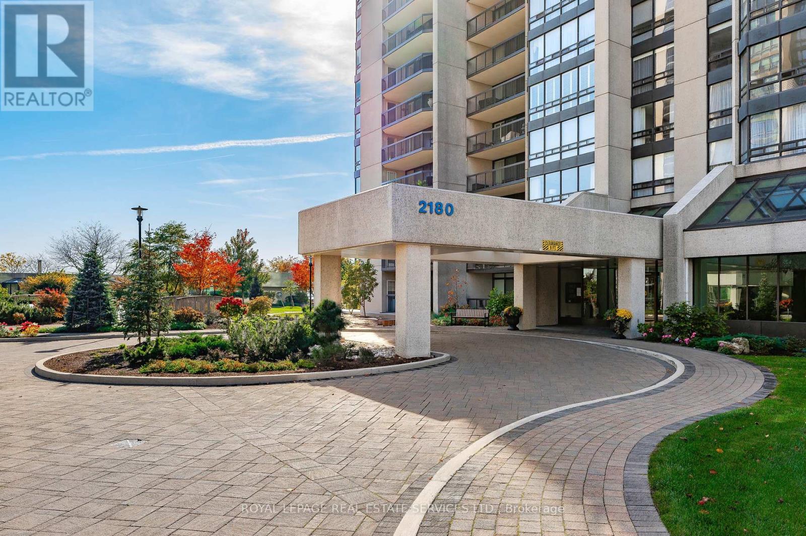 1601 - 2180 Marine Drive, Oakville, Ontario  L6L 5V2 - Photo 4 - W12788716