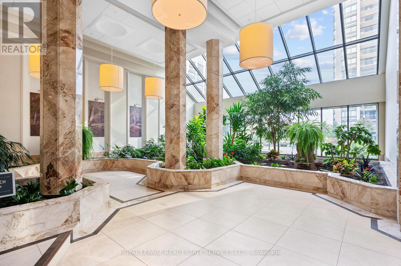 1601 - 2180 Marine Drive, Oakville, Ontario  L6L 5V2 - Photo 5 - W12788716