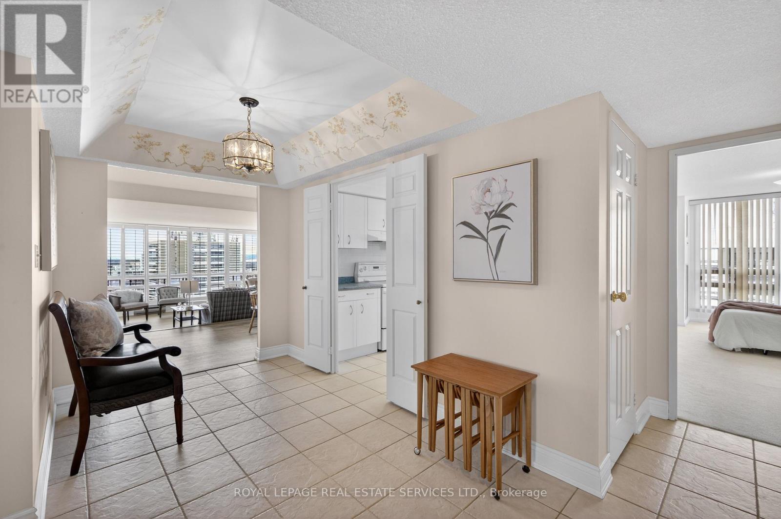 1601 - 2180 Marine Drive, Oakville, Ontario  L6L 5V2 - Photo 8 - W12788716