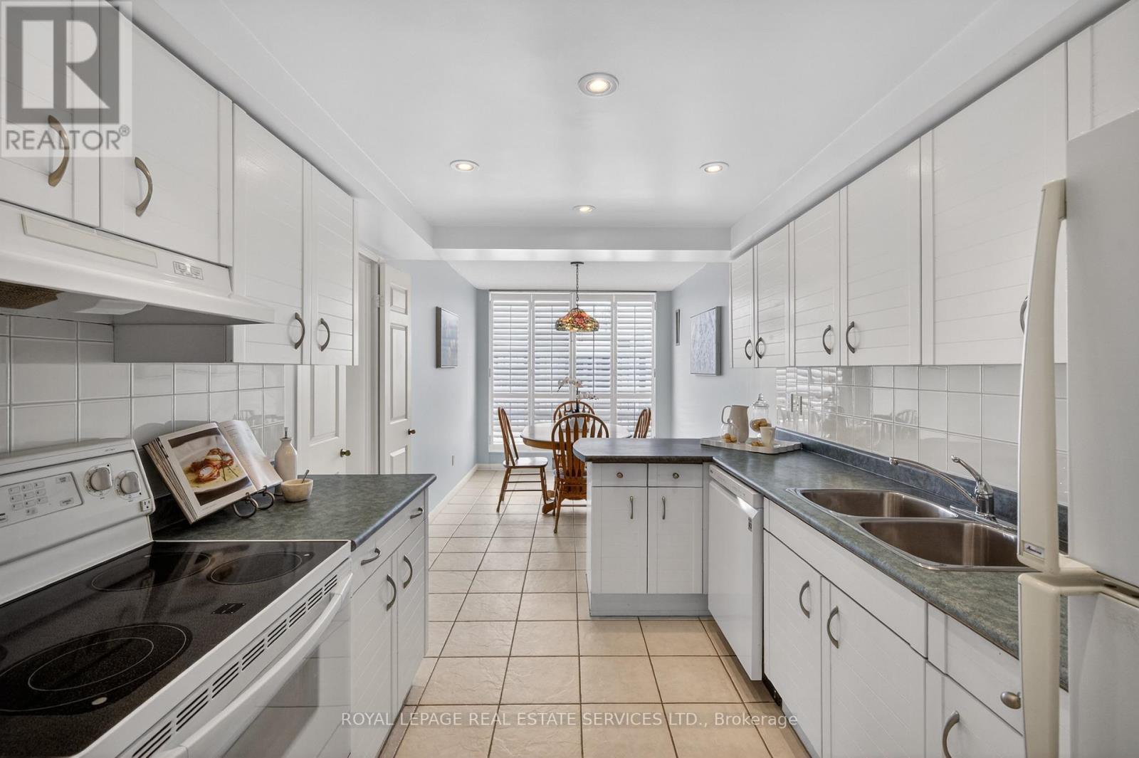 1601 - 2180 Marine Drive, Oakville, Ontario  L6L 5V2 - Photo 9 - W12788716