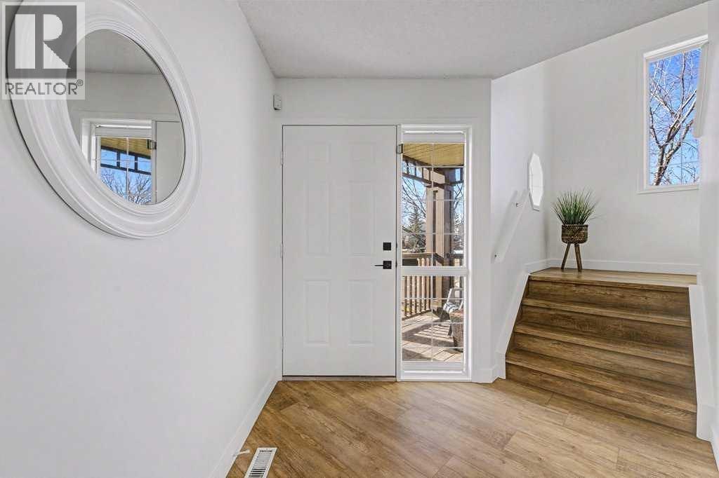 139 Douglas Glen Crescent Se, Calgary, Alberta  T2Z 3M6 - Photo 3 - A2285759