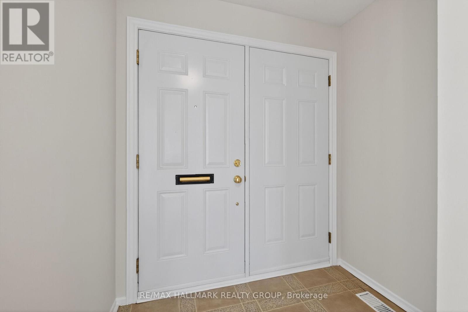 111 - 1061 Meadowlands Drive, Ottawa, Ontario  K2C 0K5 - Photo 5 - X12788768