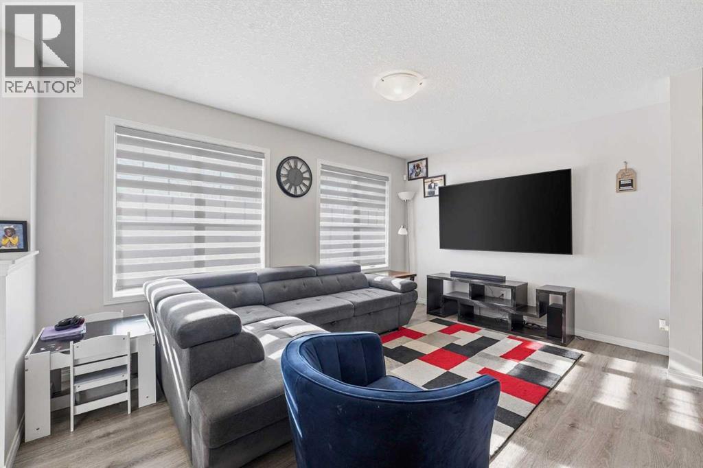 752 Osborne Drive Sw, Airdrie, Alberta  T4B 5E5 - Photo 4 - A2283346