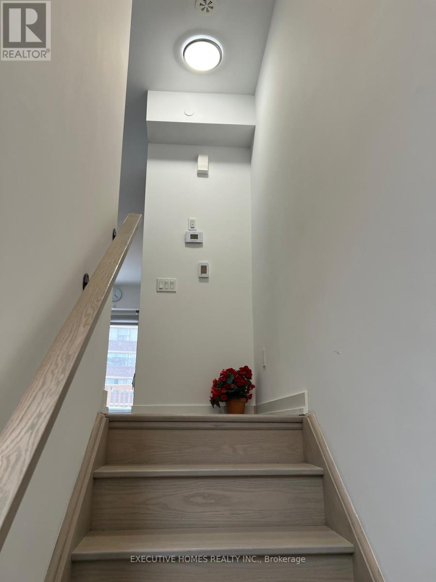 9 Calamint Lane, Toronto, Ontario  M1W 2H1 - Photo 15 - E12788766