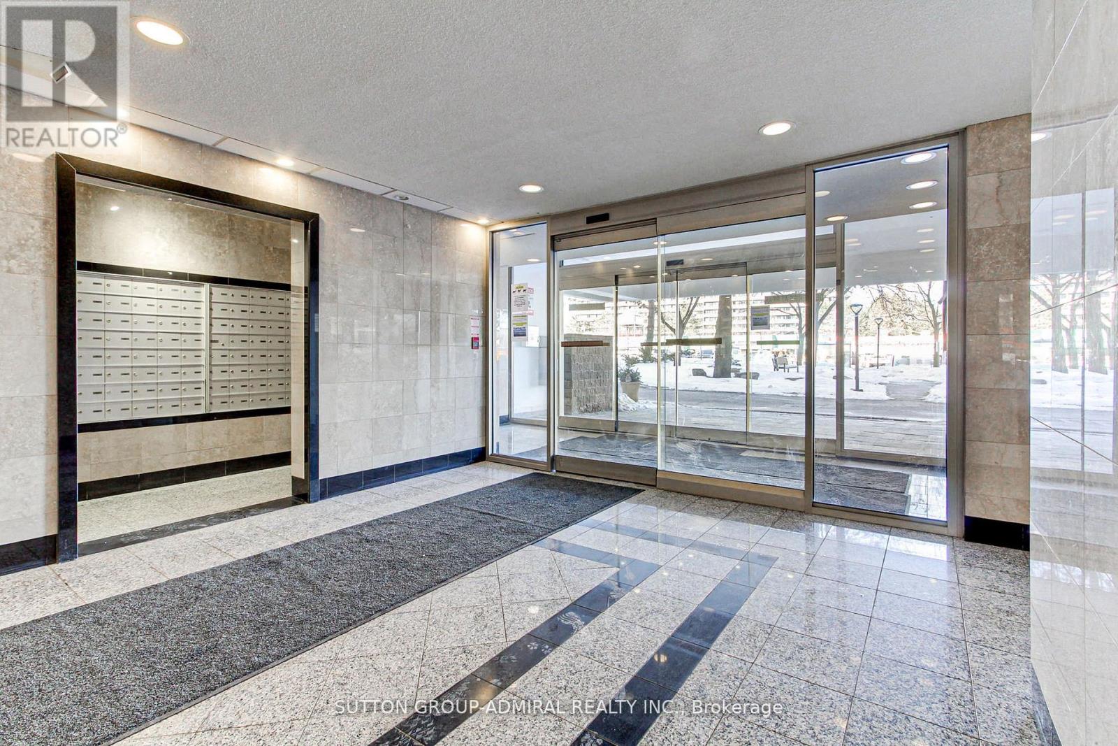 303 - 1 Royal Orchard Boulevard, Markham, Ontario  L3T 3C2 - Photo 5 - N12788748