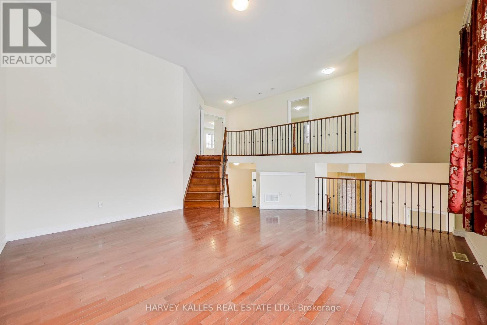 28 Morganfield Court, Richmond Hill, Ontario  L4E 0S6 - Photo 11 - N12788786