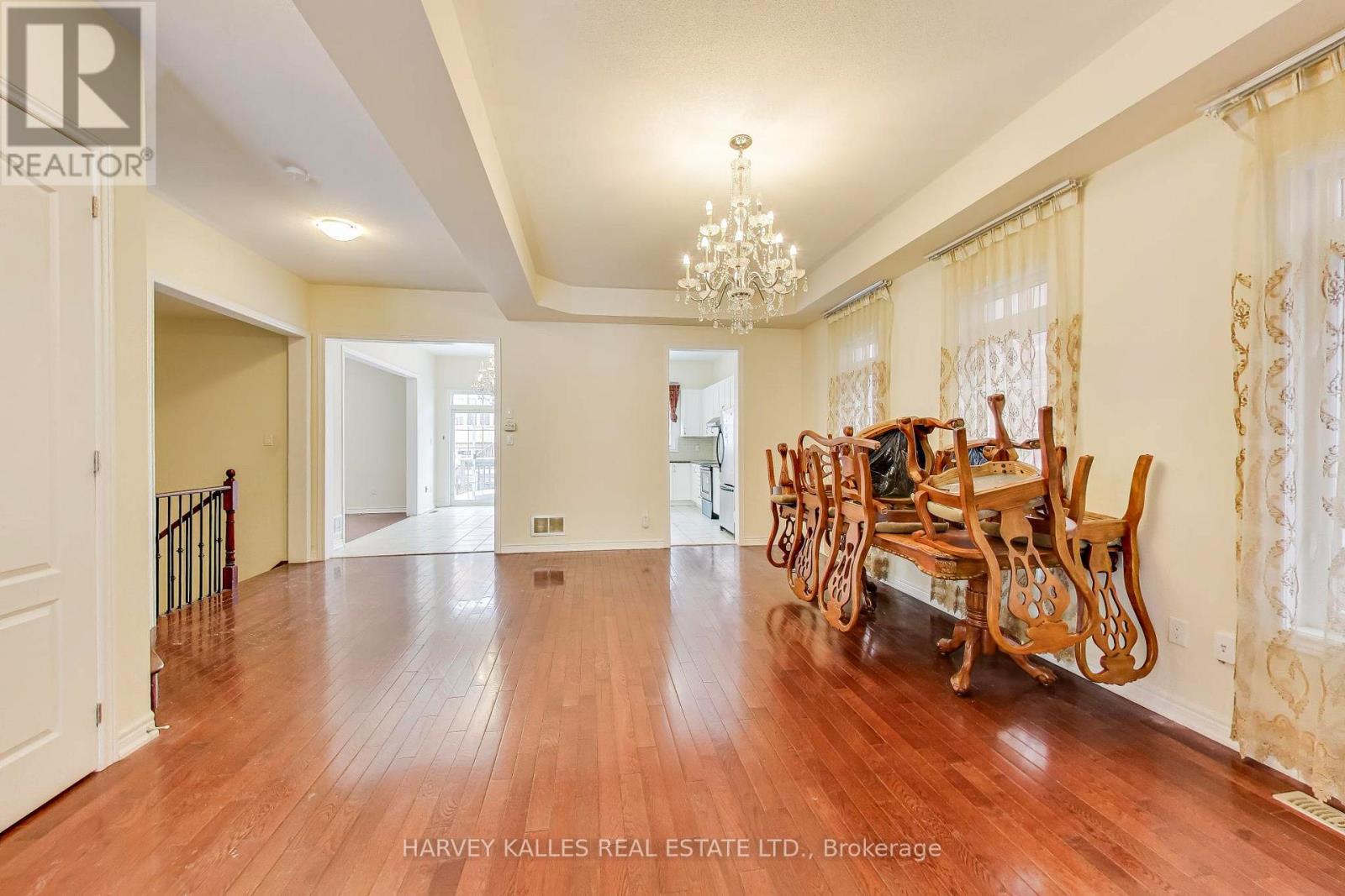 28 Morganfield Court, Richmond Hill, Ontario  L4E 0S6 - Photo 12 - N12788786