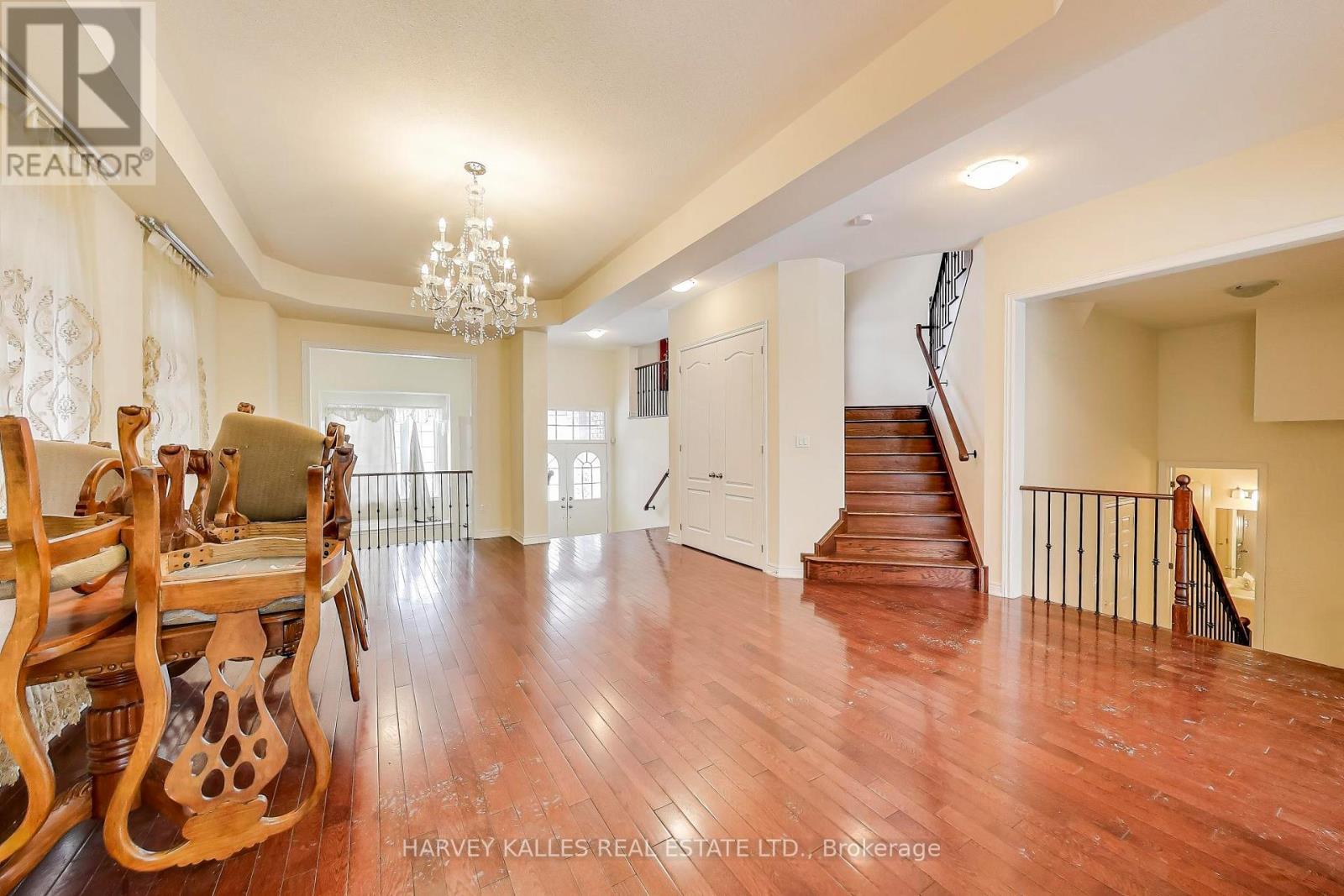 28 Morganfield Court, Richmond Hill, Ontario  L4E 0S6 - Photo 13 - N12788786