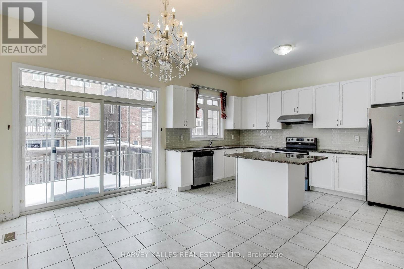 28 Morganfield Court, Richmond Hill, Ontario  L4E 0S6 - Photo 15 - N12788786