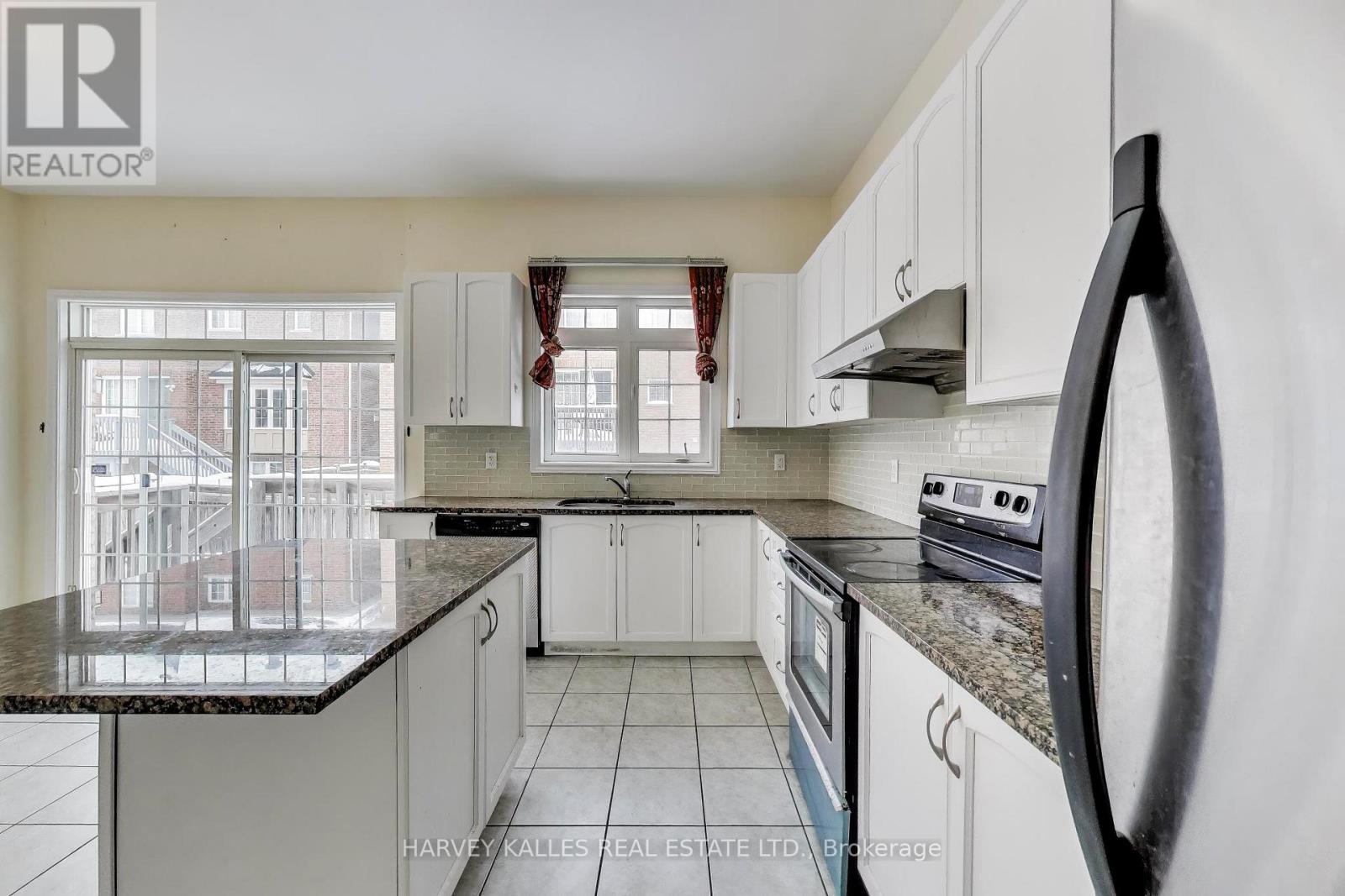 28 Morganfield Court, Richmond Hill, Ontario  L4E 0S6 - Photo 18 - N12788786