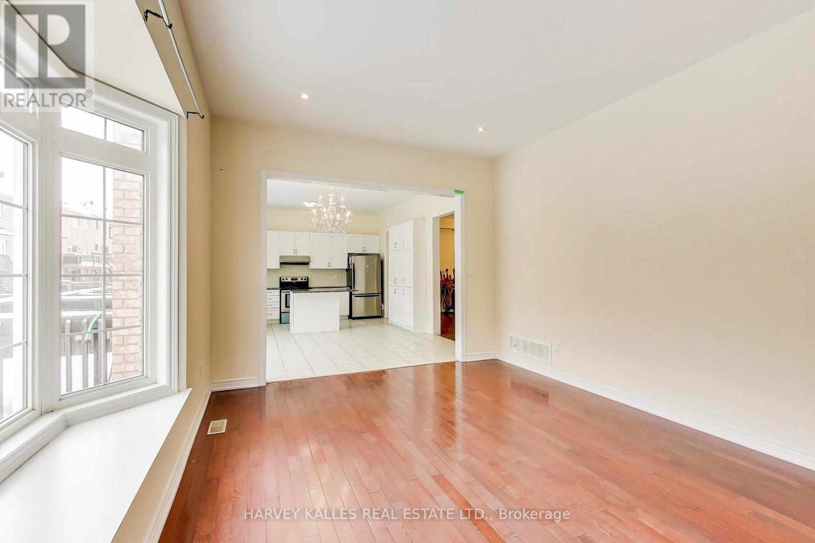 28 Morganfield Court, Richmond Hill, Ontario  L4E 0S6 - Photo 21 - N12788786