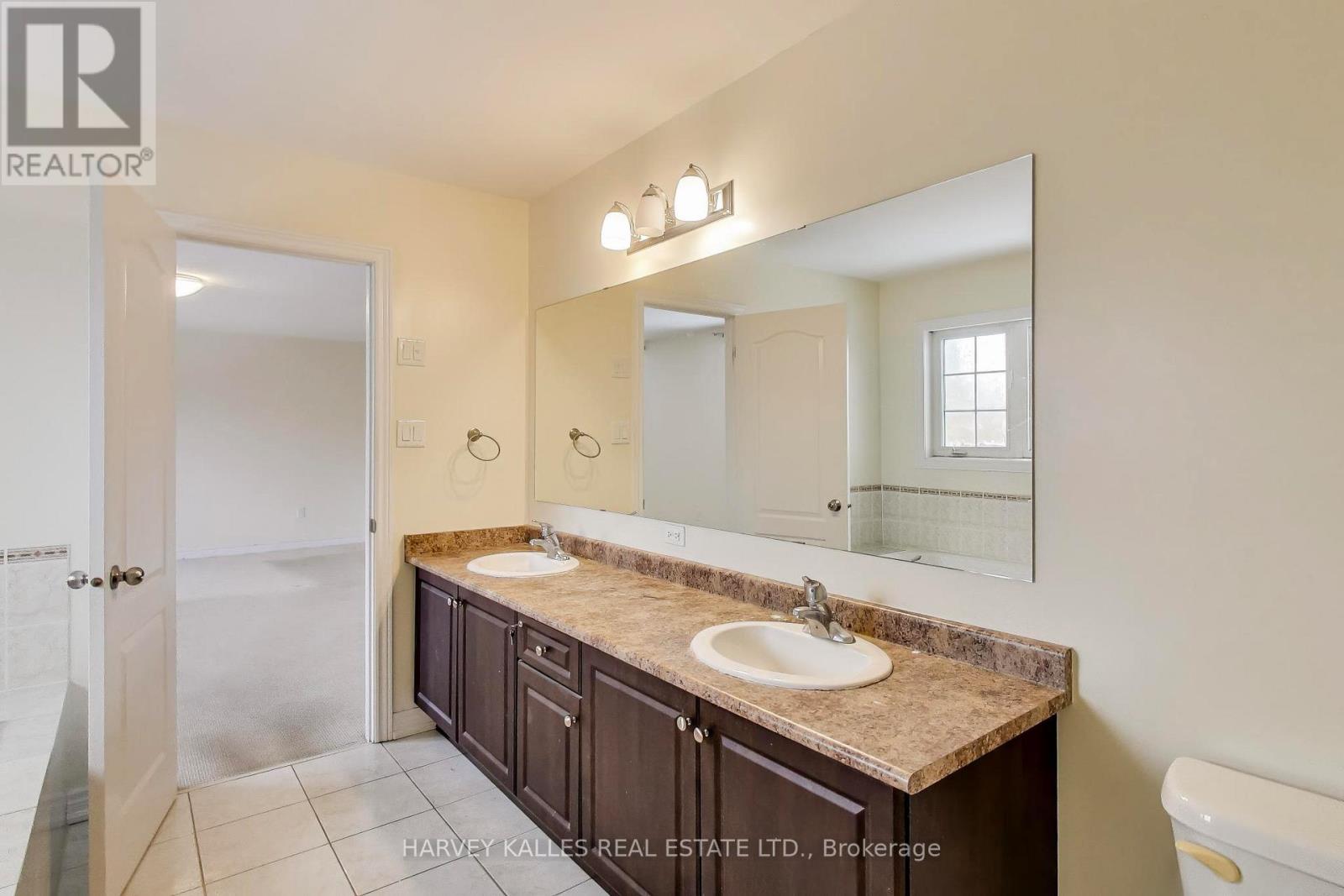 28 Morganfield Court, Richmond Hill, Ontario  L4E 0S6 - Photo 31 - N12788786