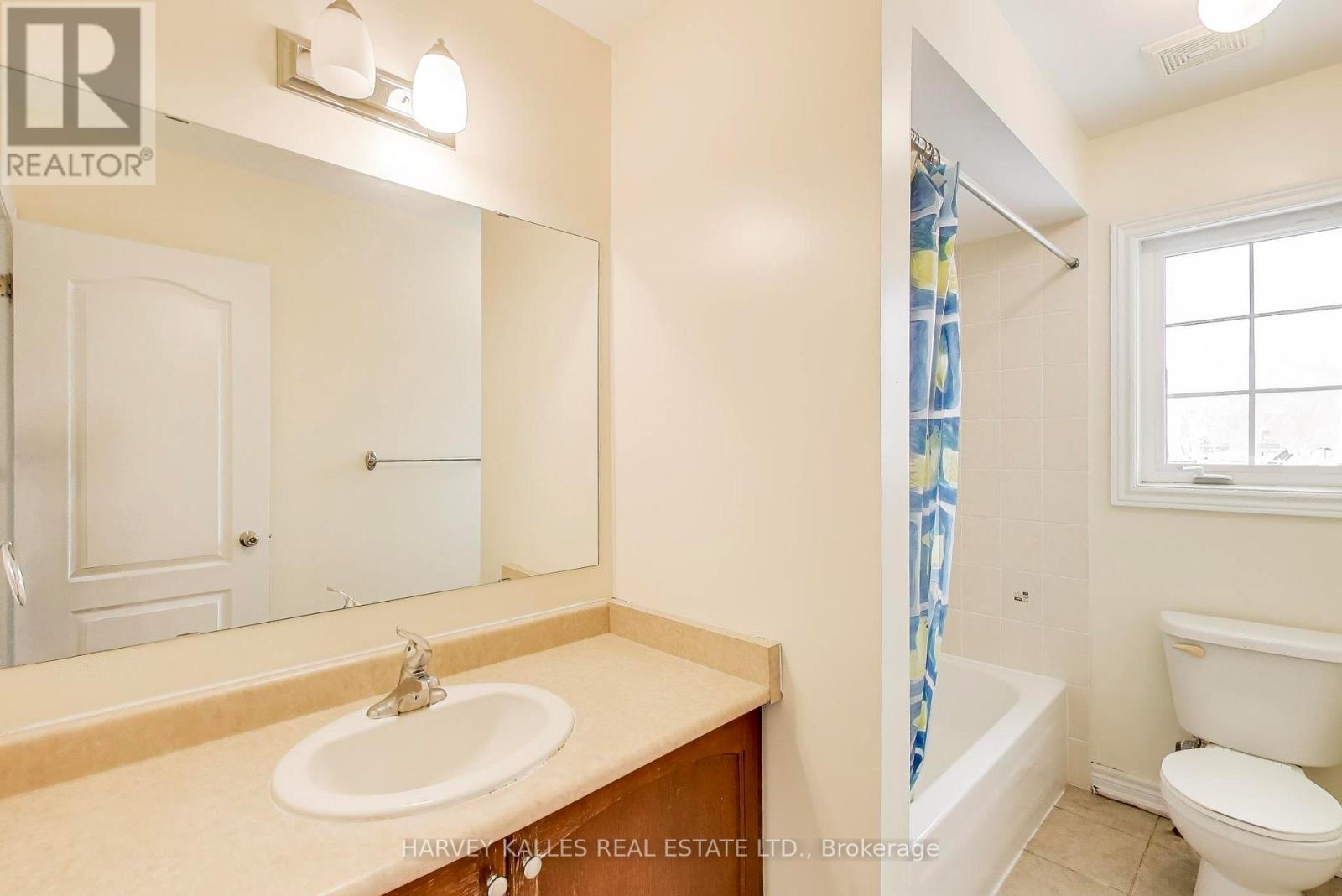 28 Morganfield Court, Richmond Hill, Ontario  L4E 0S6 - Photo 34 - N12788786