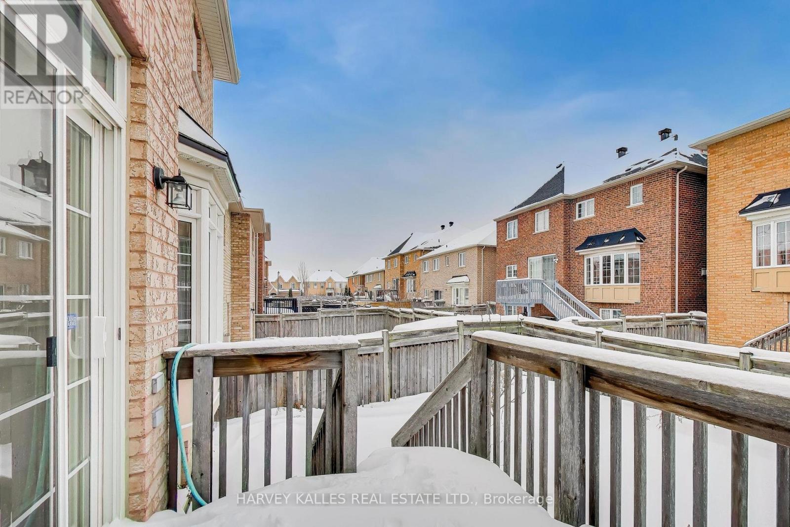 28 Morganfield Court, Richmond Hill, Ontario  L4E 0S6 - Photo 4 - N12788786