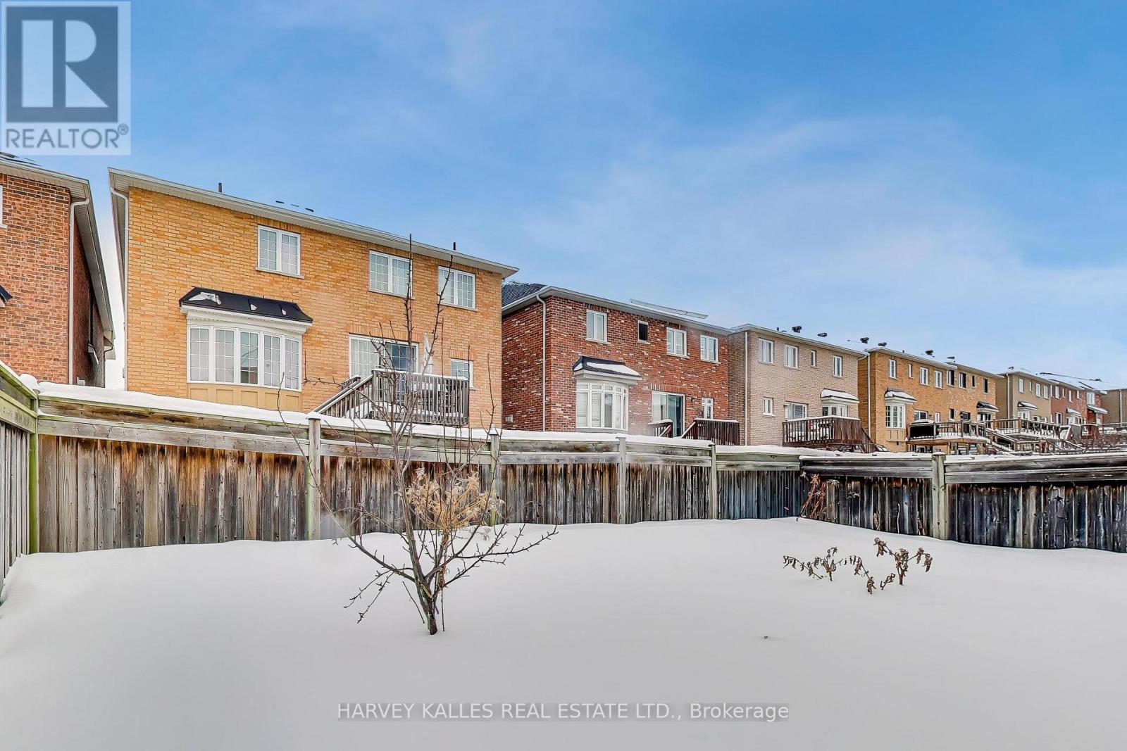 28 Morganfield Court, Richmond Hill, Ontario  L4E 0S6 - Photo 6 - N12788786