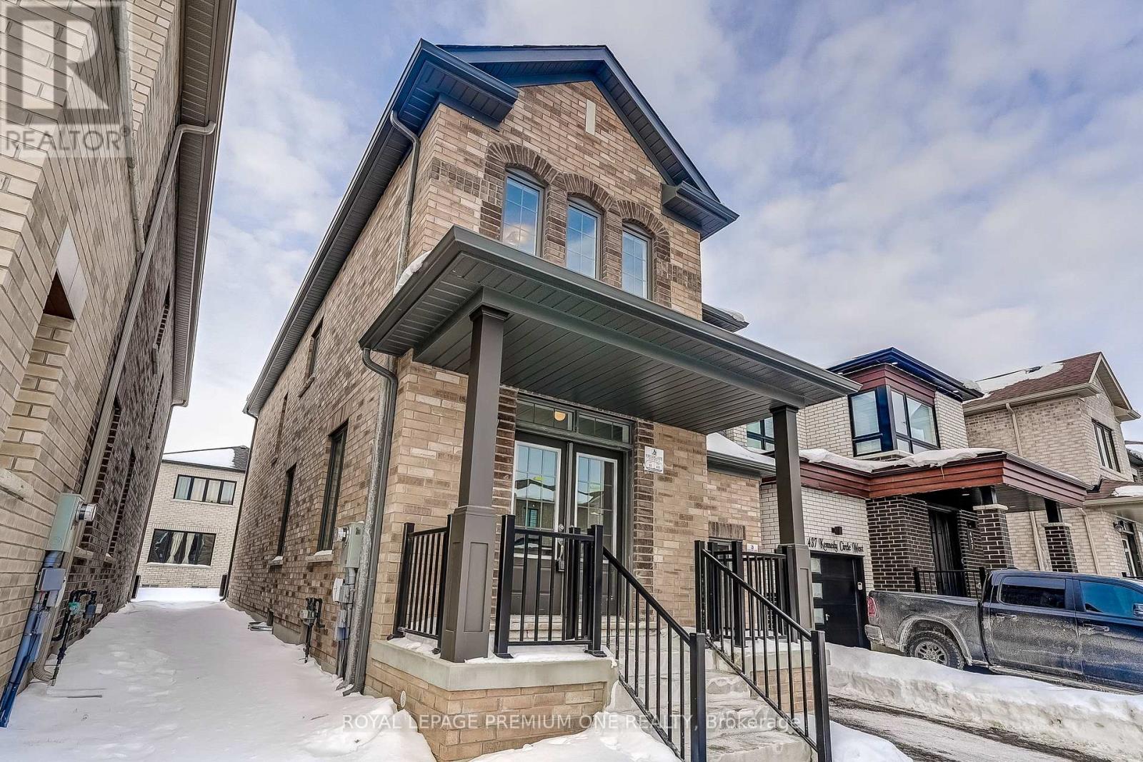 433 Kennedy Circle, Milton, Ontario  L9T 7E7 - Photo 4 - W12591224