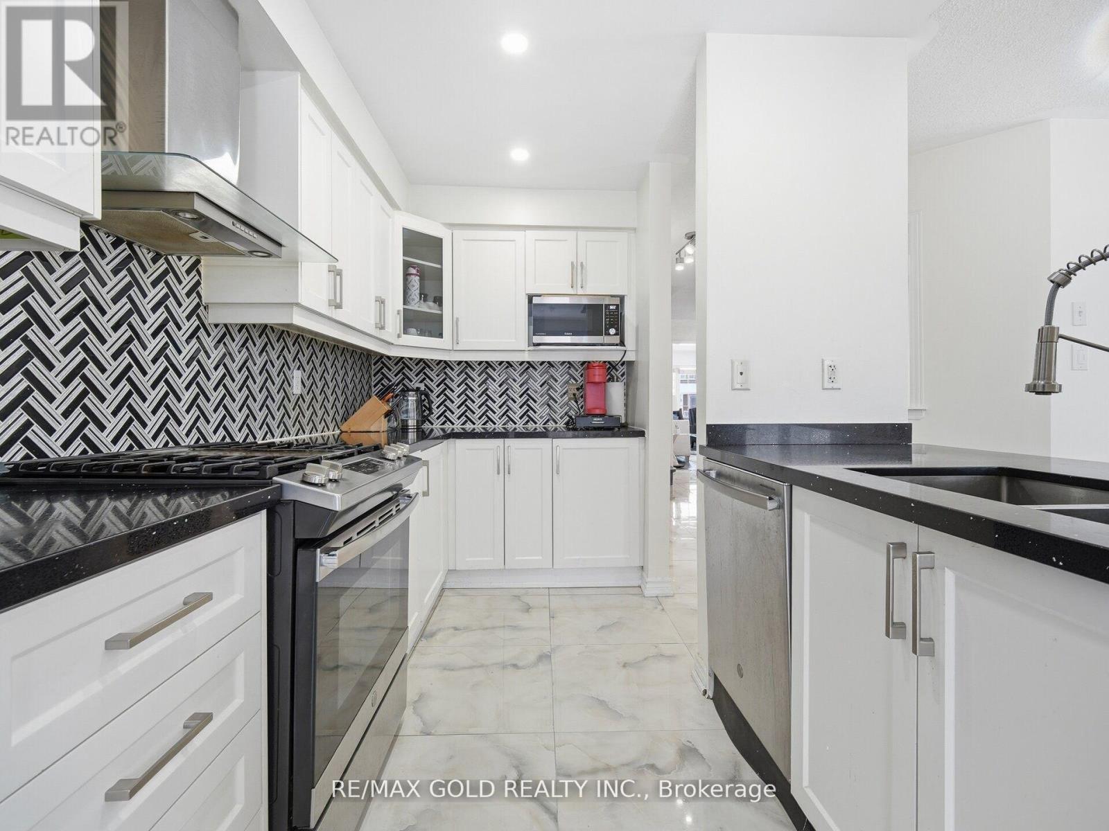 78 Passfield Trail, Brampton, Ontario  L6P 1V1 - Photo 10 - W12788726