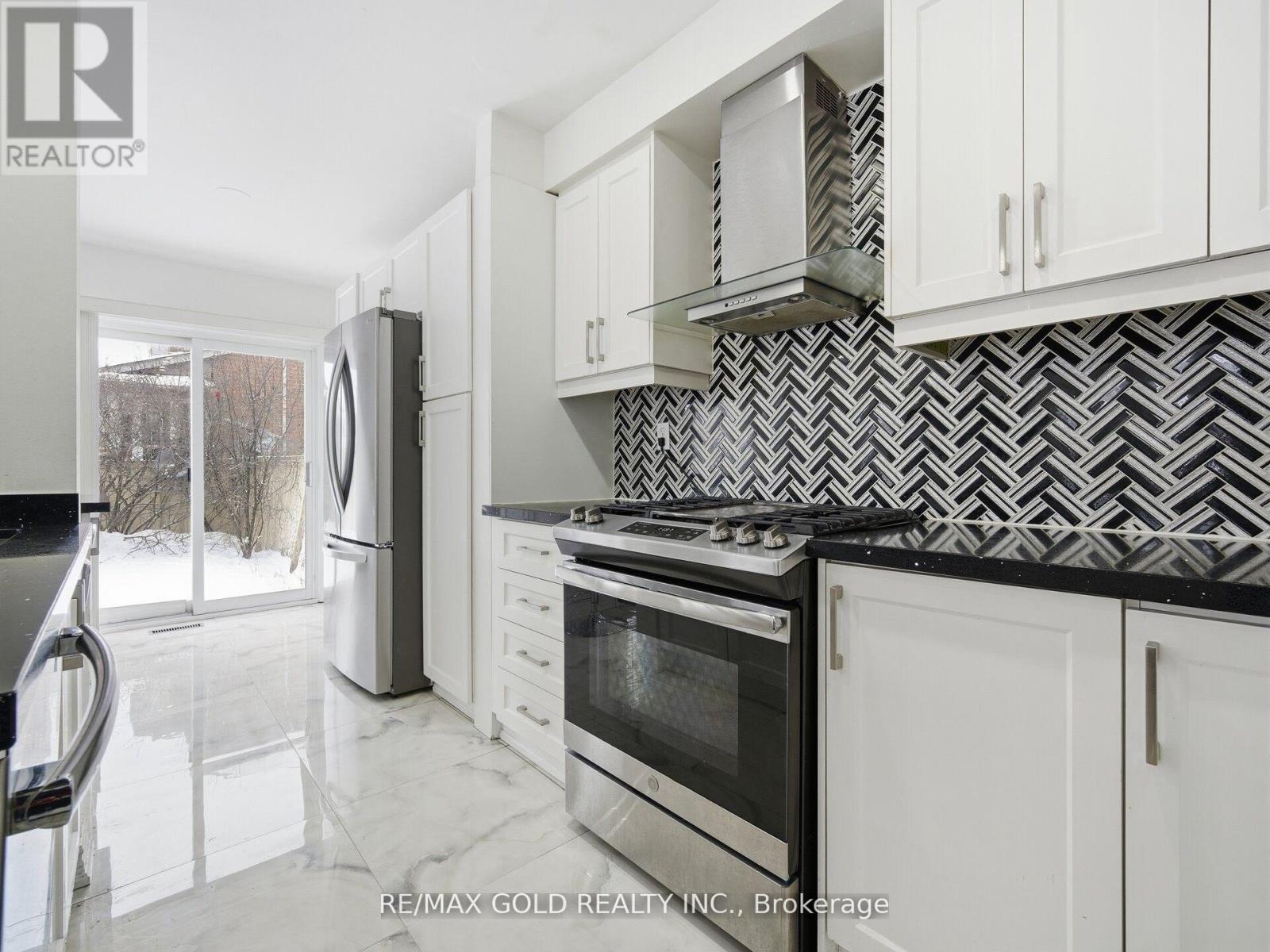 78 Passfield Trail, Brampton, Ontario  L6P 1V1 - Photo 11 - W12788726