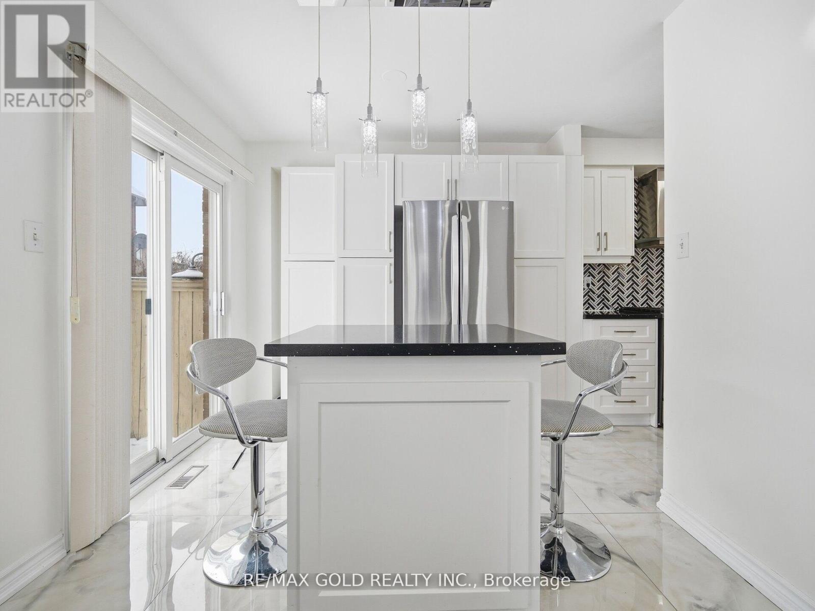 78 Passfield Trail, Brampton, Ontario  L6P 1V1 - Photo 9 - W12788726