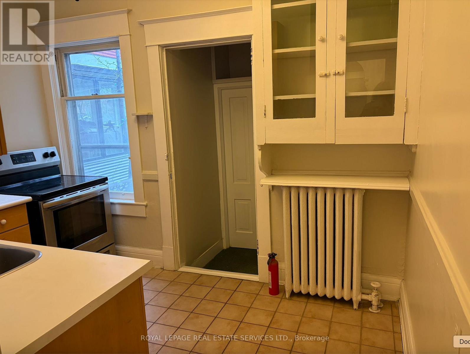 Main - 187 Geoffrey Street, Toronto, Ontario  M6R 1P6 - Photo 10 - W12788754