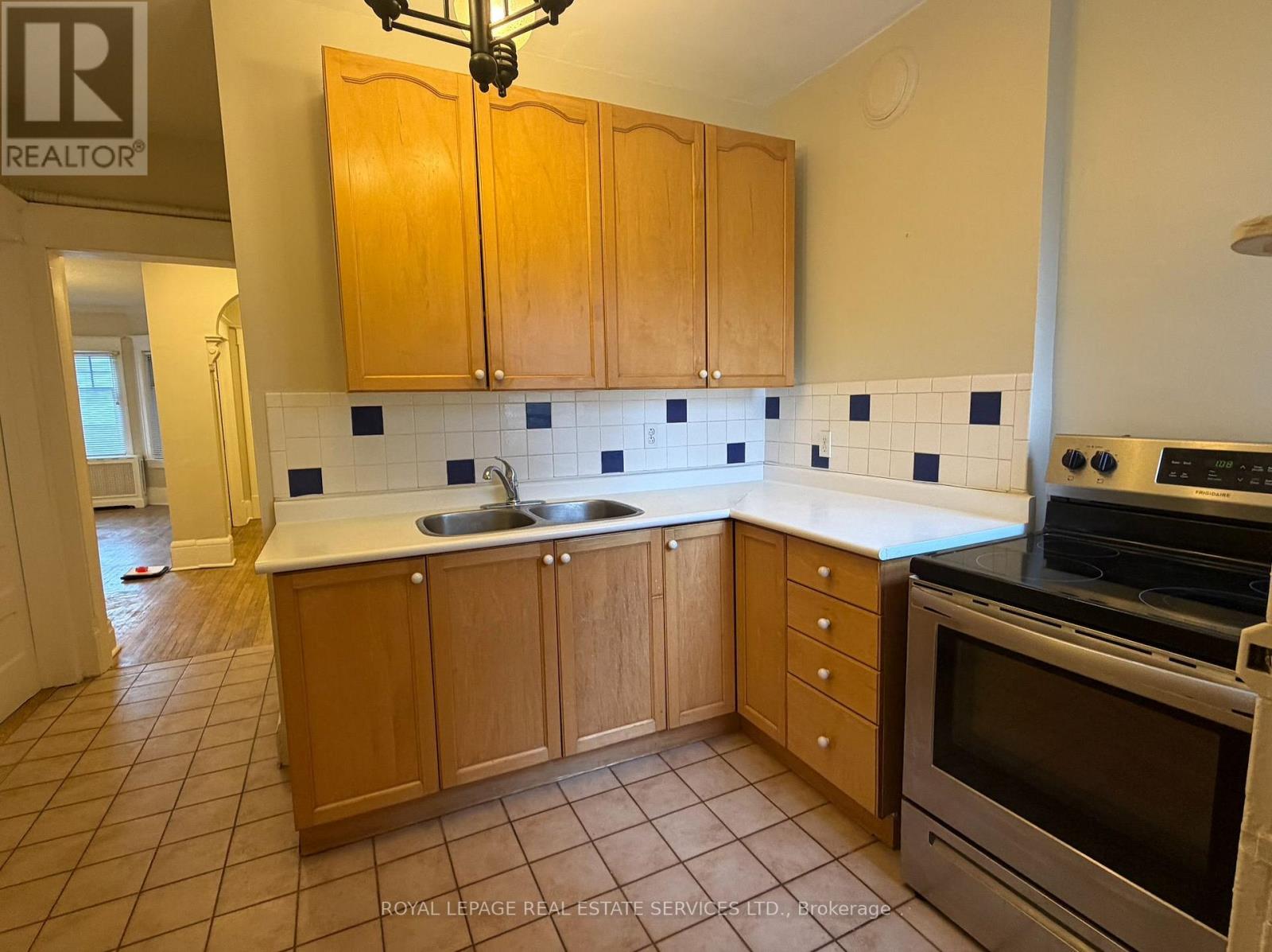 Main - 187 Geoffrey Street, Toronto, Ontario  M6R 1P6 - Photo 13 - W12788754