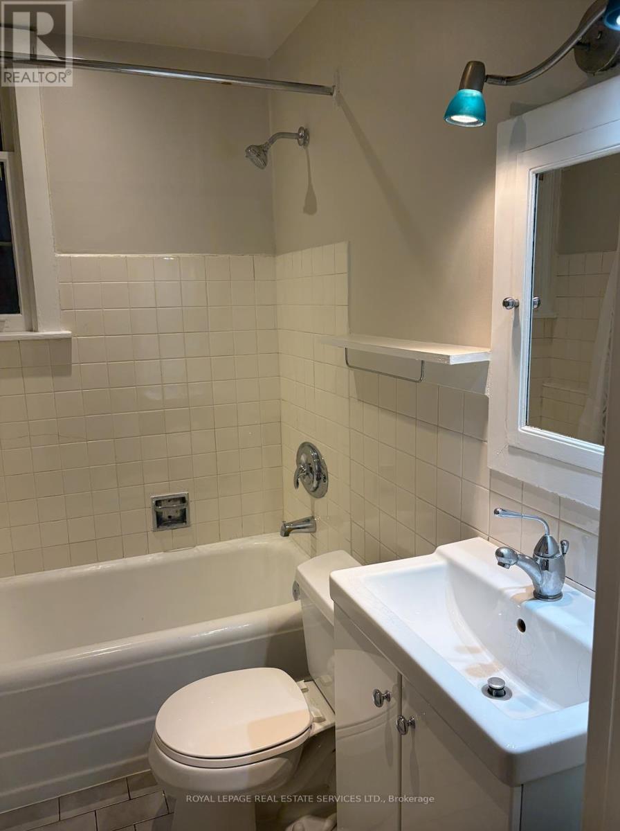 Main - 187 Geoffrey Street, Toronto, Ontario  M6R 1P6 - Photo 17 - W12788754