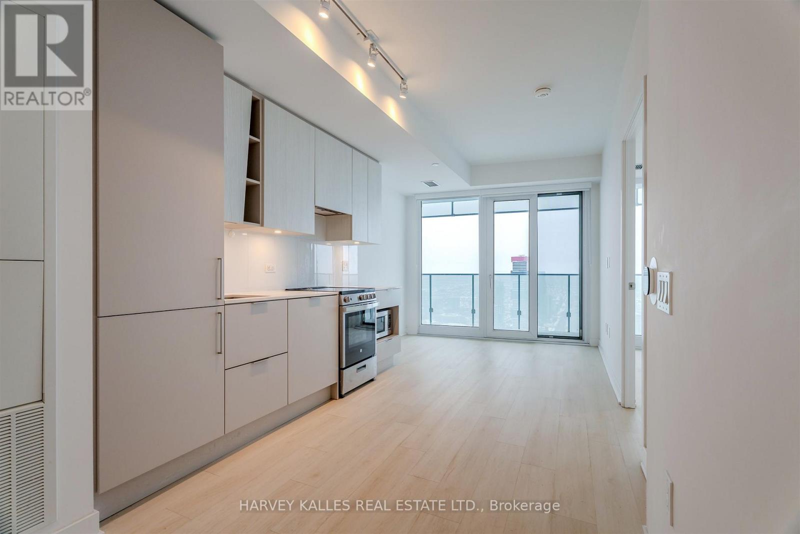 5211 - 3900 Confederation Parkway, Mississauga, Ontario  L5B 0M3 - Photo 10 - W12788780