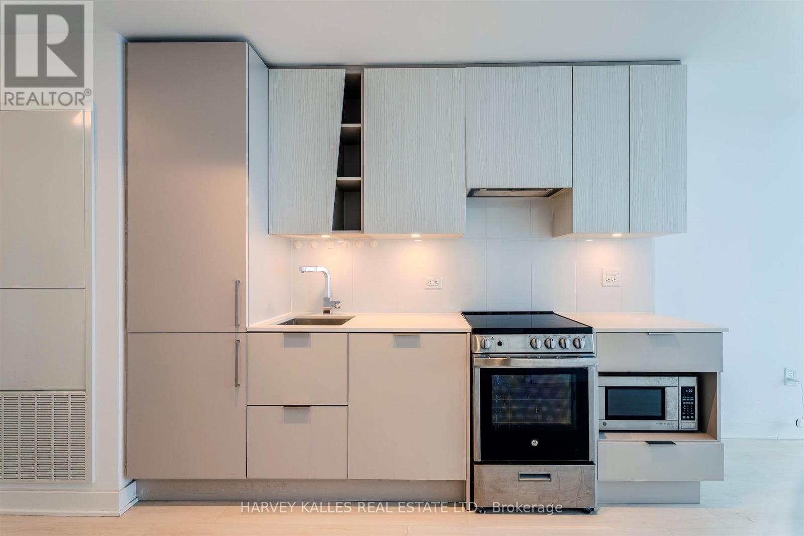 5211 - 3900 Confederation Parkway, Mississauga, Ontario  L5B 0M3 - Photo 13 - W12788780