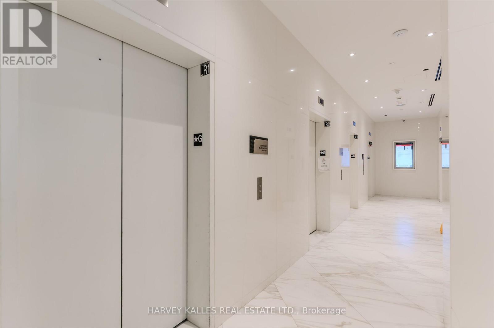 5211 - 3900 Confederation Parkway, Mississauga, Ontario  L5B 0M3 - Photo 8 - W12788780