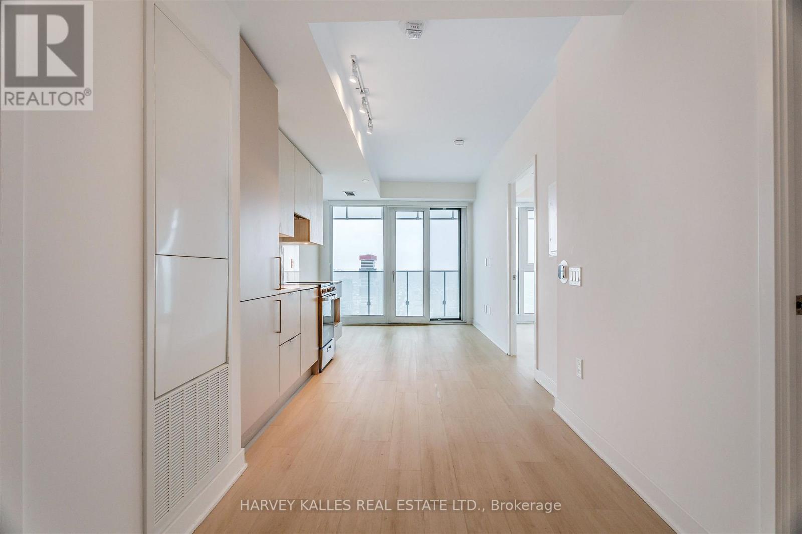 5211 - 3900 Confederation Parkway, Mississauga, Ontario  L5B 0M3 - Photo 9 - W12788780