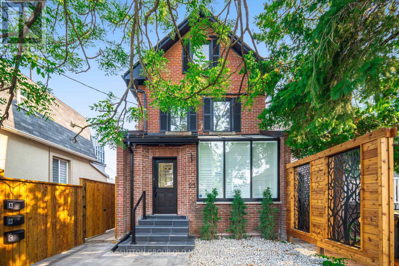 3 - 23 Maria Street, Toronto, Ontario  M6P 1W1 - Photo 1 - W12788782