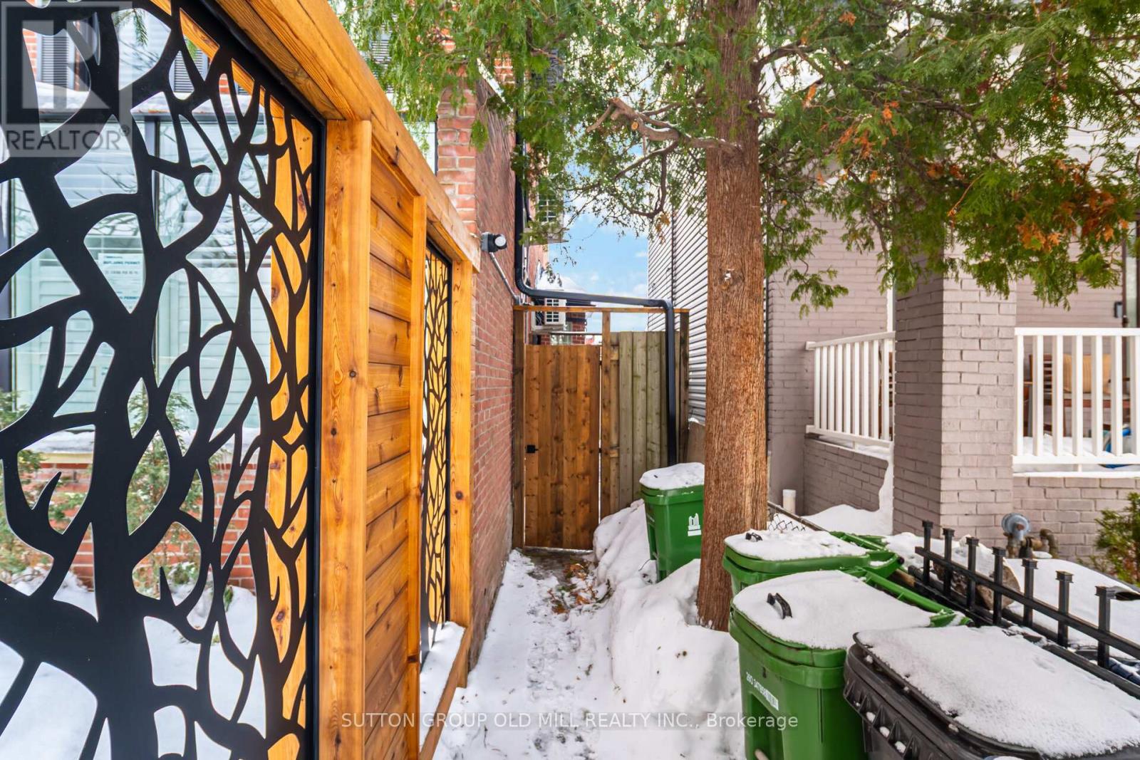 3 - 23 Maria Street, Toronto, Ontario  M6P 1W1 - Photo 4 - W12788782