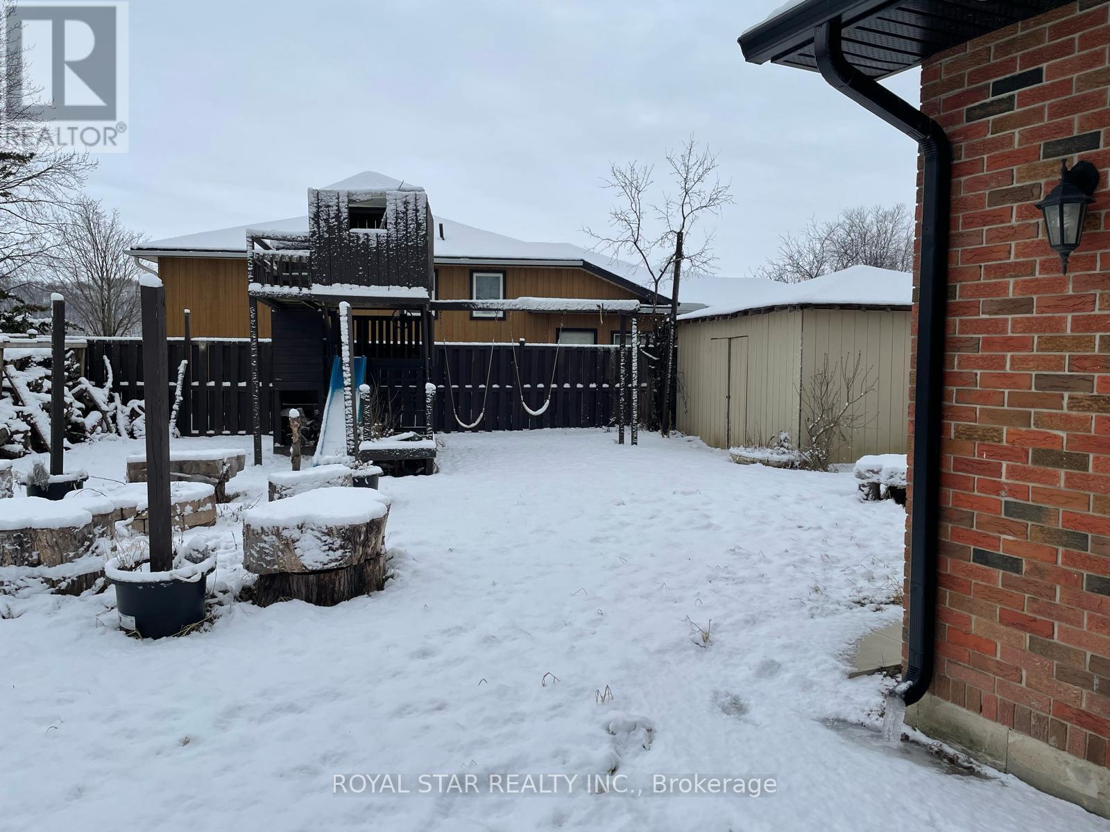 Main - 1024 Barton Street, Hamilton, Ontario  L8E 5H3 - Photo 5 - X12788720