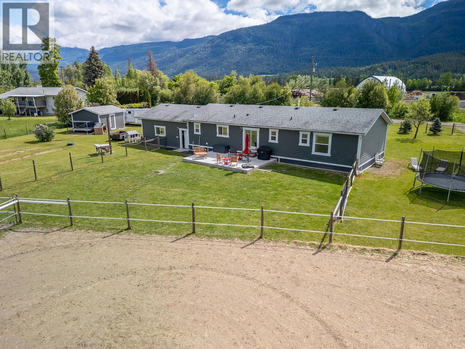 94 Tomkinson Road, Grindrod, British Columbia  V0E 1Y0 - Photo 5 - 10375984